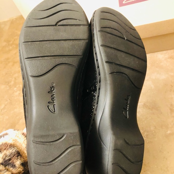 CLARKS! Black Snake skin Shoes. 8.0 - Picture 10 of 14